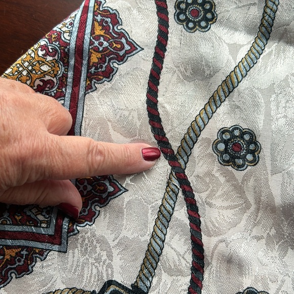 Worthington polyester scarf euc headwear wrap shoulder shawl with style & class - Picture 14 of 17